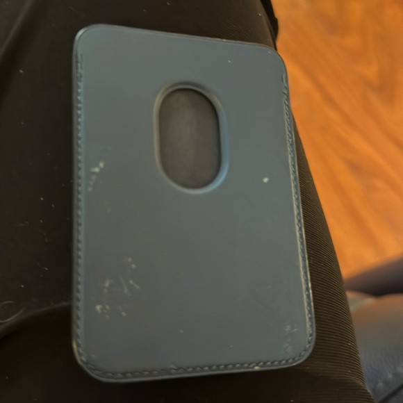 Leather card holder on back of any smart phone - Picture 3 of 3